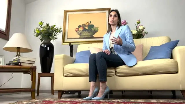 Sara explaining palpitation symptom patterns
